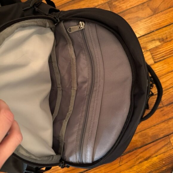 Black North Face Recon Backpack - Picture 3 of 5